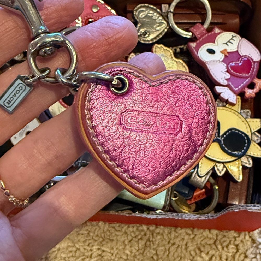 COACH LEATHER HEART BAG CHARM KEYCHAIN FOB HANGTAG STACKED 3D IRIDESCENT PINK - Picture 4 of 9